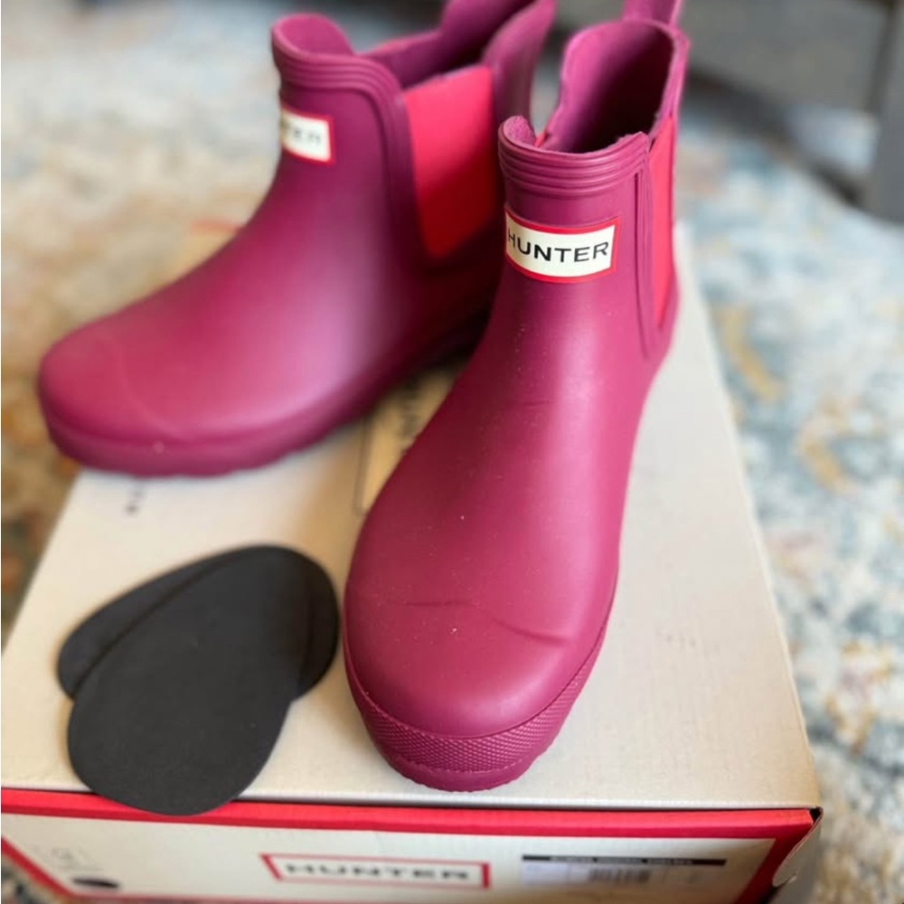 Hunter Chelsea Women’s Hayes Rain Boot. burgundy/Red. Worn Once!